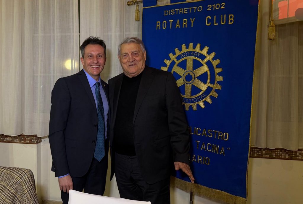 Petilia Policastro, il Rotary tra solidarietà e bellezza: il successo della cena benefica
  