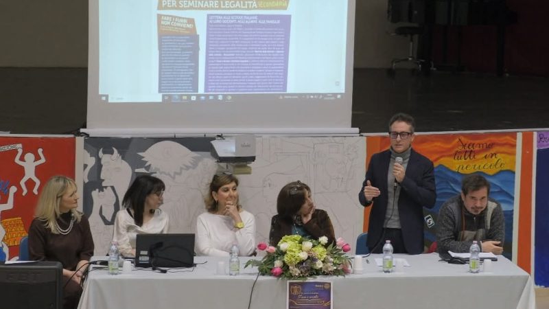 Mesoraca, il Rotary conclude il progetto Fisco e Scuola: Educare i giovani alla legalità
  