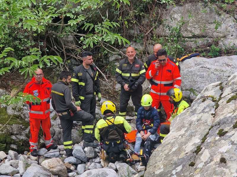 Petilia Policastro, giovane si infortuna lungo il fiume: Salvato dall’elicottero dei Vigili del Fuoco
  