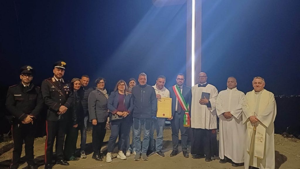 Petilia Policastro: Un nuovo Crocifisso per Località Arringa
  