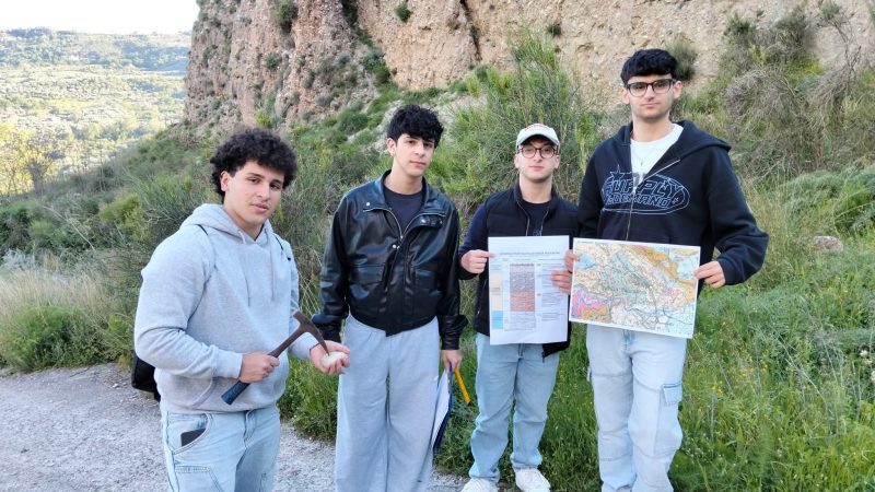Petilia Policastro, studenti del Liceo Scientifico vincono il Premio “Giovane Geologo” all’Università della Calabria
  